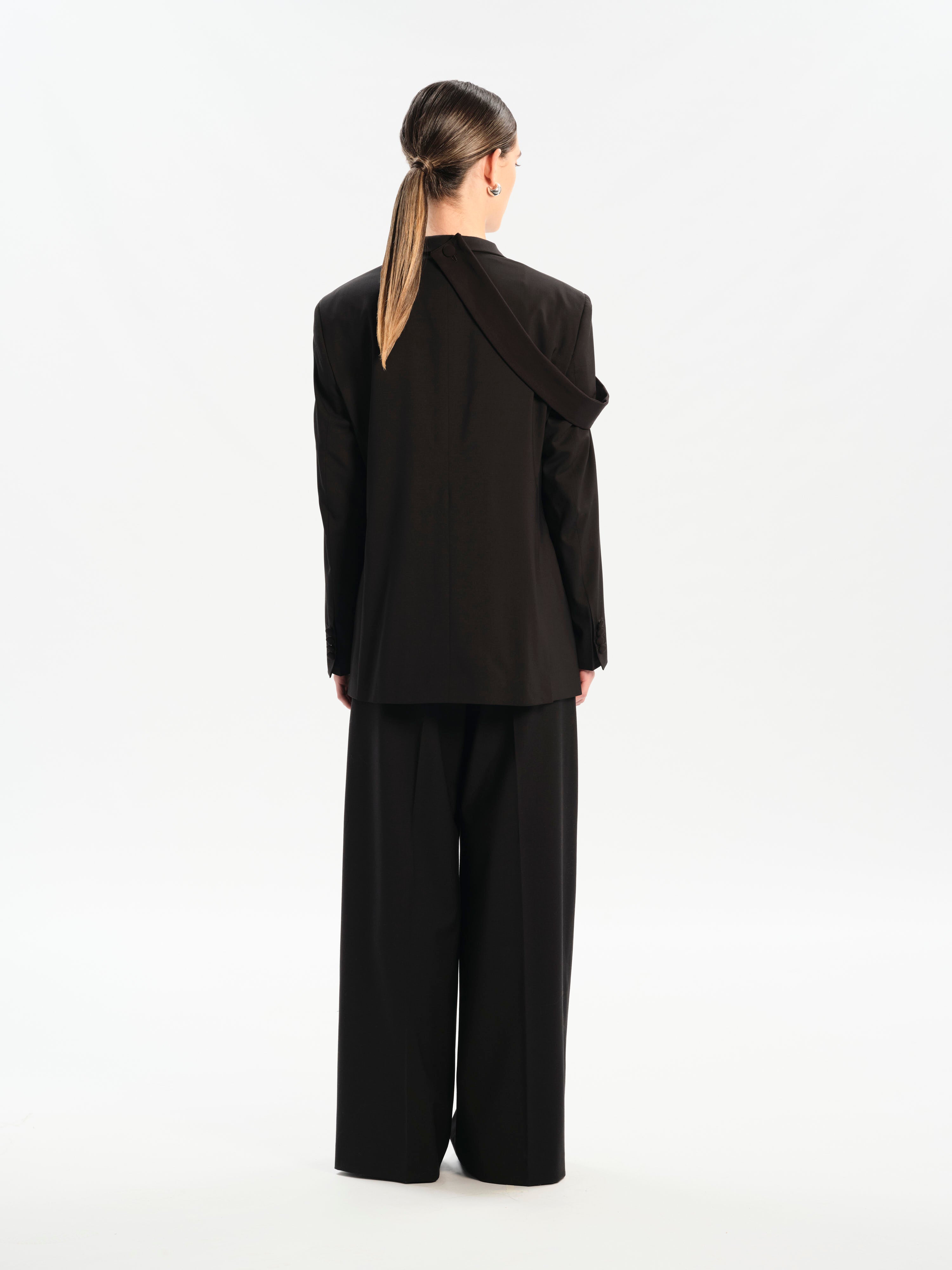 ANAIS Suit