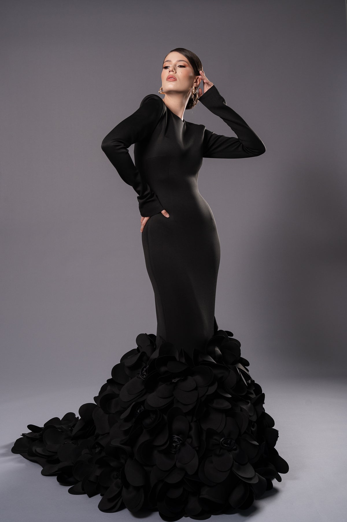 Long black dress with train shop