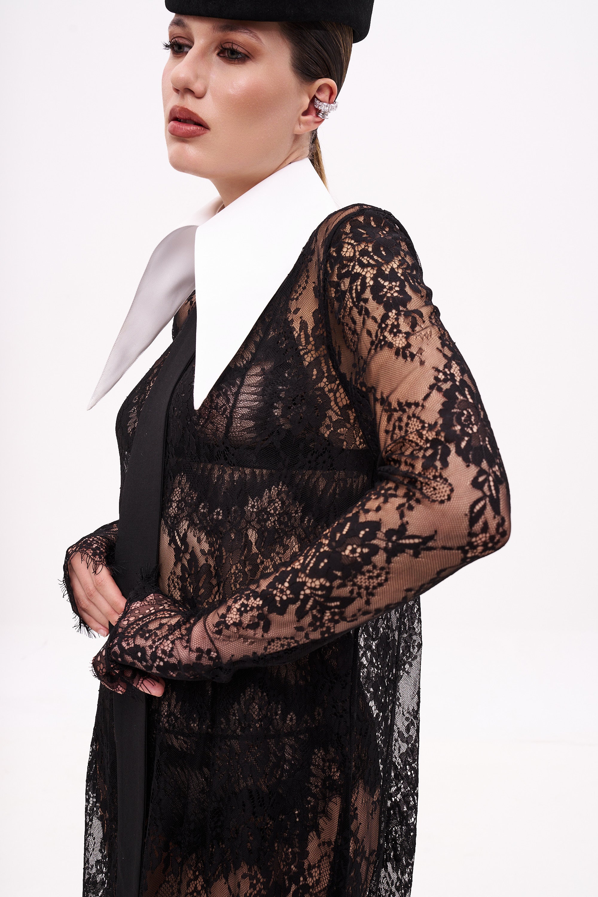ALICE White Oversize Collar